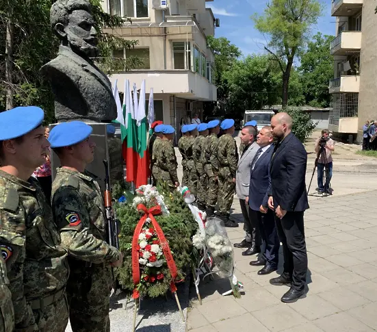 Плевен отбеляза Деня на Ботев и загиналите за свободата на България/СНИМКИ/