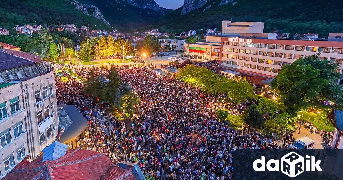 Имало някога народ изстрадал измъчен страхуващ се но дълбоко в