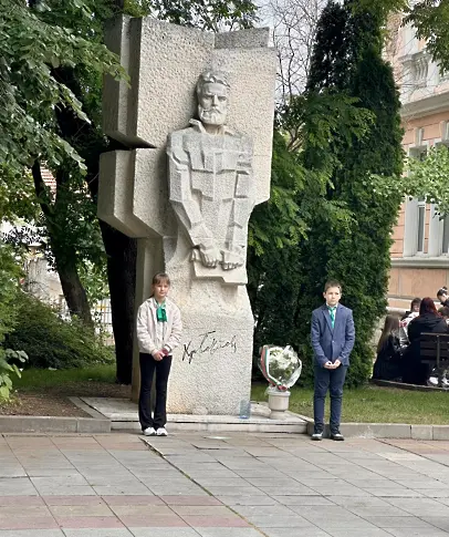 Училище “Христо Ботев” във Враца отбеляза патронния си празник