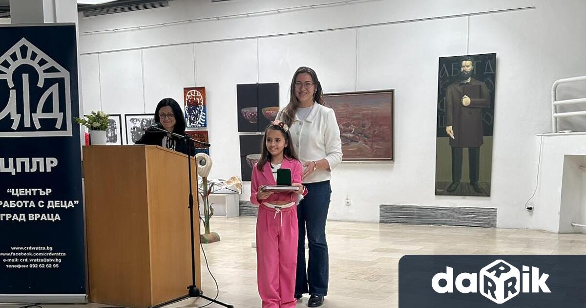 На тържествена церемония в Регионалния исторически музей заместник кметът Вероника Ценова