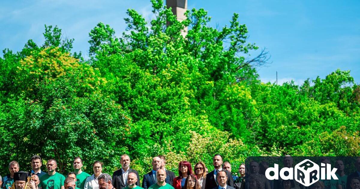 Хиляди Ботеви поклонници се стекоха на връх Околчица за да