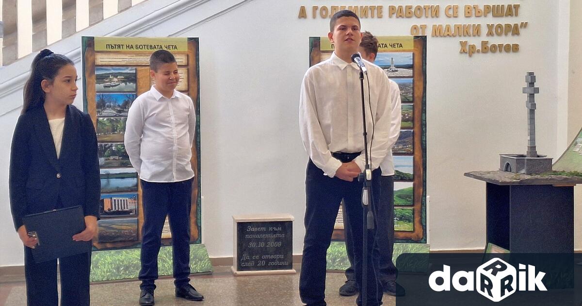 С възпоменание на градския площад днес жители и гости на