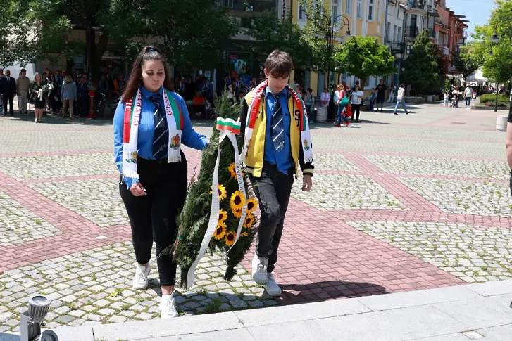 Севлиевската общественост се поклони пред Ботев и загиналите за свободата ни