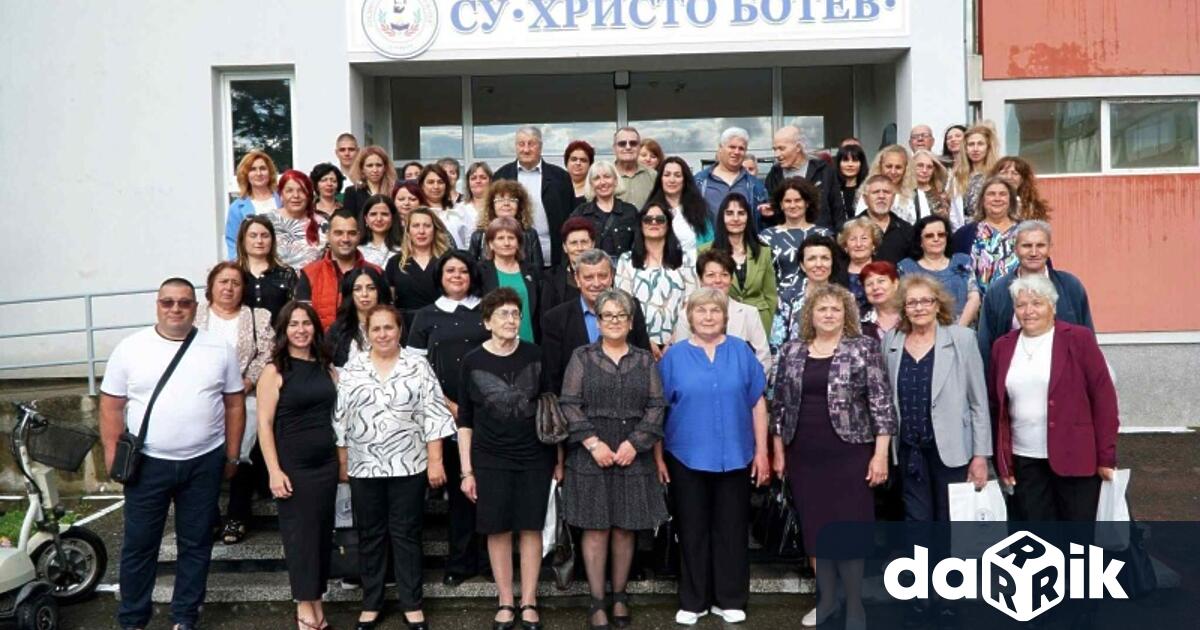 С богата програма от събития СУ Христо Ботев тържествено отбеляза