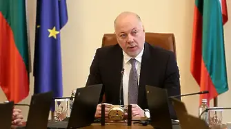 Игра на ултиматуми: Премиерът даде срок от 1 месец да спре „войната по пътищата“