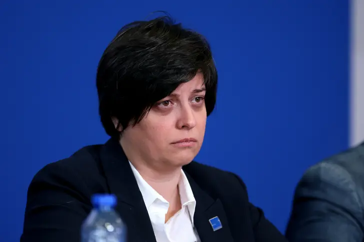 SMS, АПИ и Диана Русинова: Ще има ли рокади в пътната агенция?