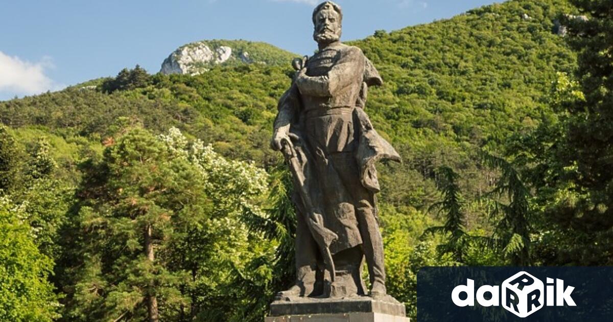 Всяка година на 2 юни в цялата страна и на