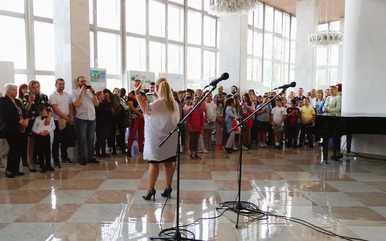 Изложба от конкурса „Моето село – приказка в цветове“ събра млади таланти от България и чужбина