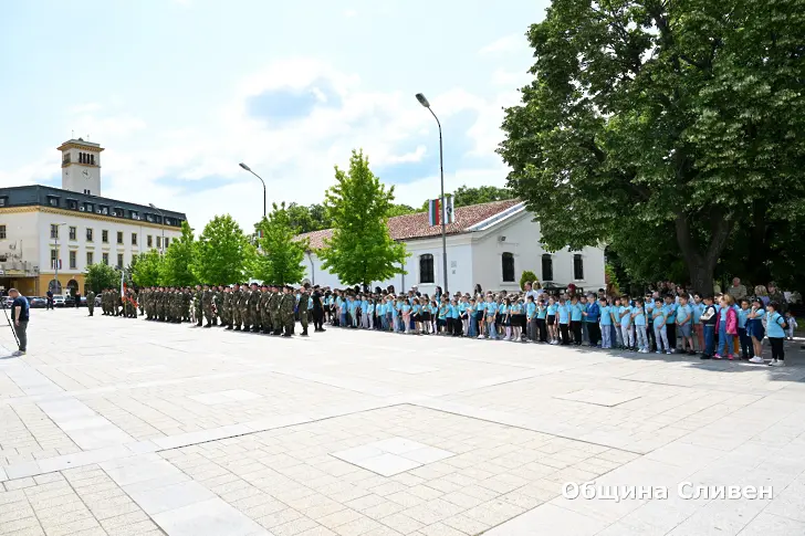  Сливен се поклони пред подвига на Ботев и починалите за свободата на България 