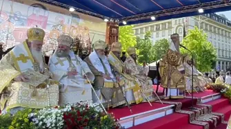 По време на тържествената литургия в Пловдив: Митрополит Николай провъзгласи Симеон II за обединител на държавата и Църквата