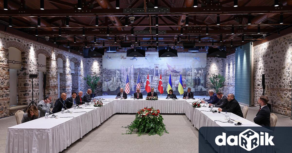 Вторият кръг от приключи едва час след началото им в