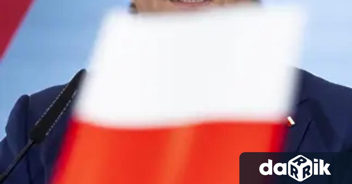 Карол Навроцки е новият държавен глава на Полша Той беподкрепен