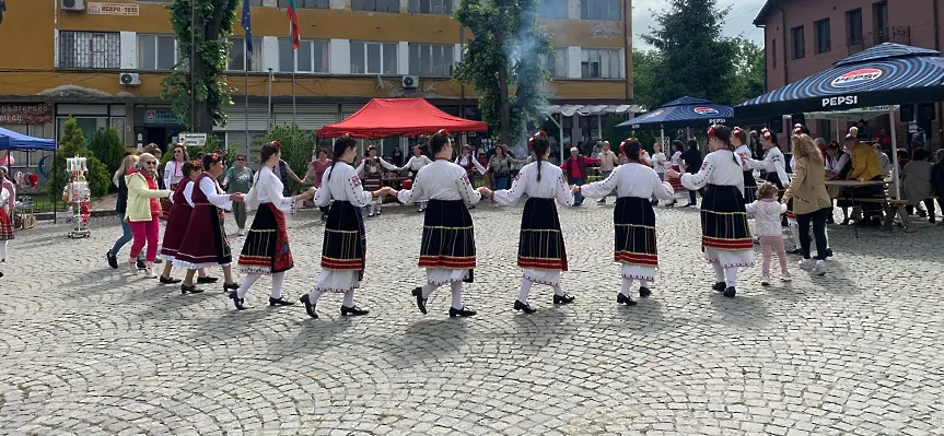С пъстра програма село Гривица отбеляза своя празник
