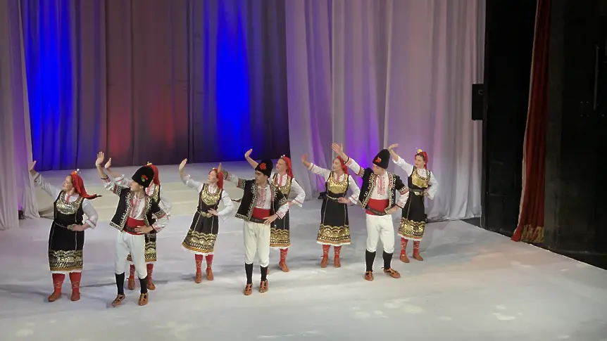  При голям триумф мина 76-то издание на Парад на модата - Плевен-2025/СНИМКИ/ 