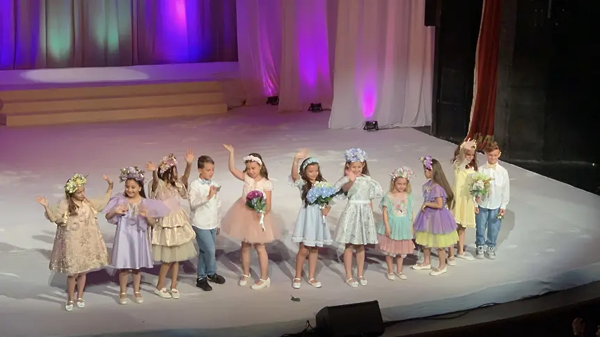  При голям триумф мина 76-то издание на Парад на модата - Плевен-2025/СНИМКИ/ 