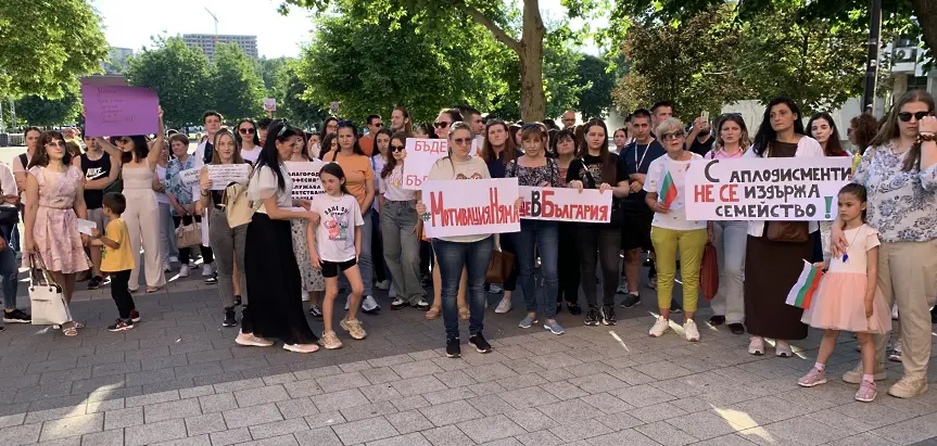 В Плевен, протестиращи медицински специалисти предупредиха за възможен ефективен протест/СНИМКИ/