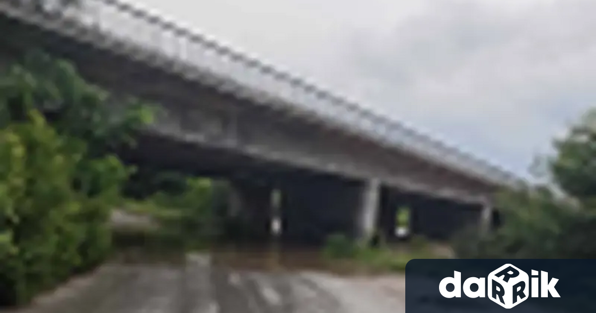 Пътната връзка под Моста на река Вит посока Стъкларския завод