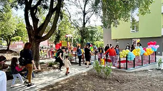 Детската площадка, построена по инициатива и с помощта на Пламен Тачев, бе открита на 1 юни