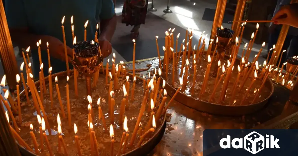 Свети Никифор бил син на знатен и благочестив гражданин на