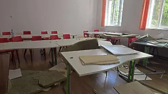 Част от таван падна по време на час в пловдивско училище, ремонтирано преди 4 години 
