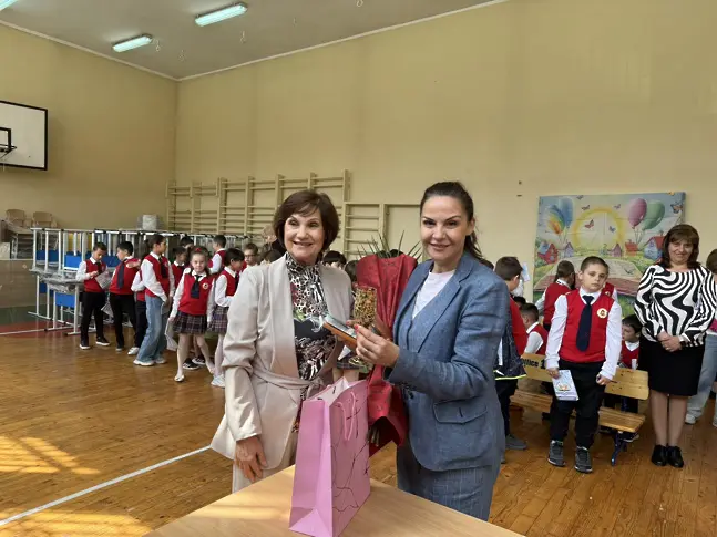 Актрисата Гергана Стоянова посети училища във Враца