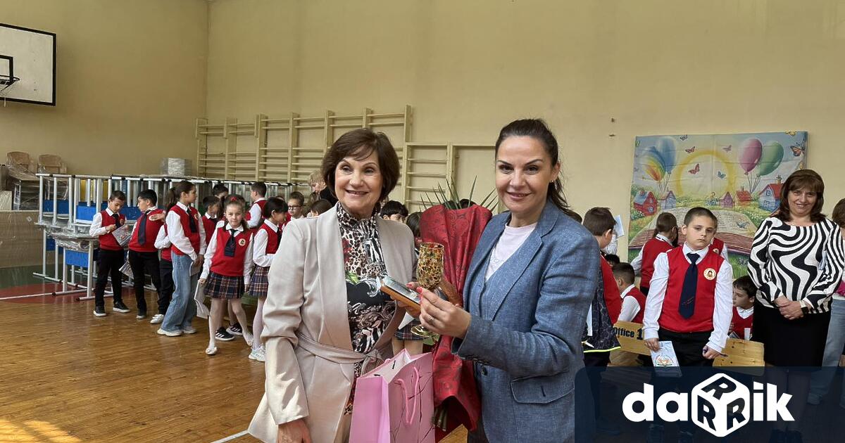 Актрисата и водеща Гергана Стоянова посети училища във Враца като