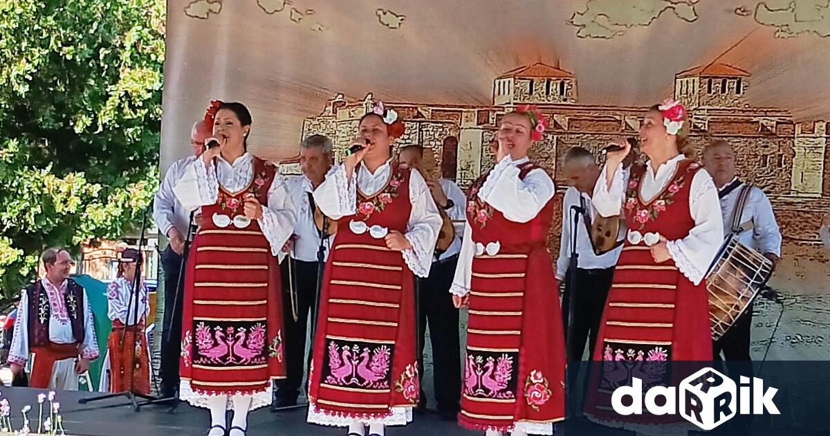 Заместник кметовете на община Видин Борислава Борисова Десислава Тодорова и Мартин