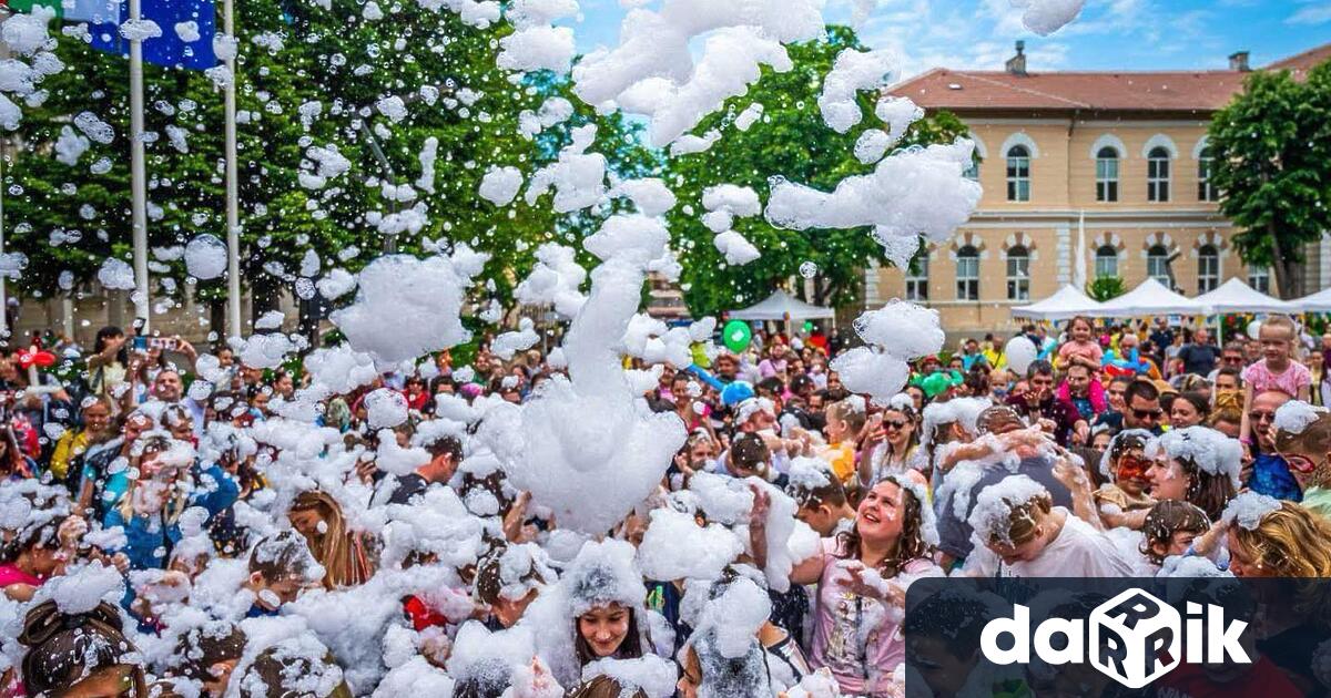 Дългоочакваното парти за децата от Враца събра малчугани и родители