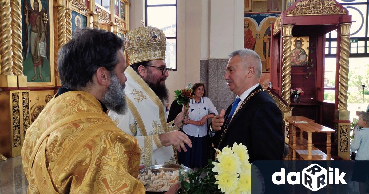 С божествена Света литургия в храм Свети Дух започна празникът