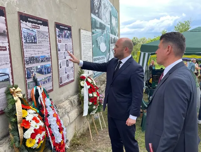 Министър Георгиев откри паметна плоча „Никога повече тоталитаризъм“ на входа на остров Белене