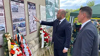 Министър Георгиев откри паметна плоча „Никога повече тоталитаризъм“ на входа на остров Белене