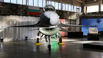 Вторият български изтребител F-16 Block 70 кацна в авиобаза „Граф Игнатиево“ 