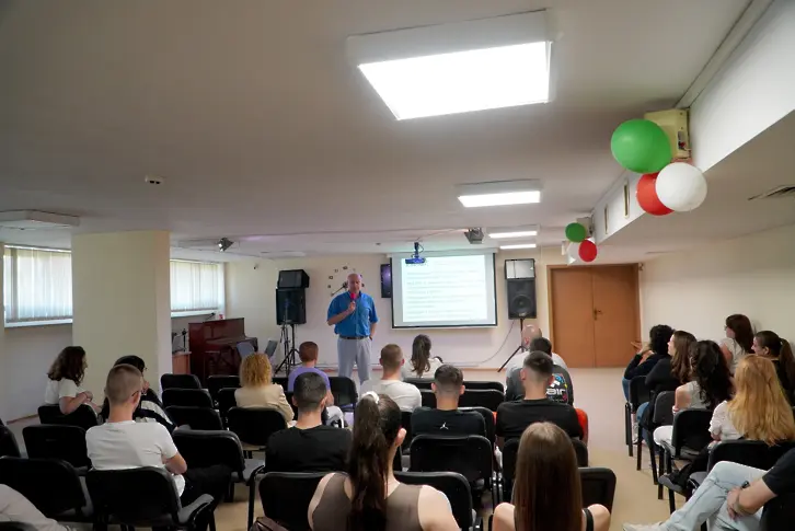 Събитието „Вейп – какво трябва да знаем?“ събра ученици и родители в Регионална библиотека „Христо Смирненски“ – Плевен