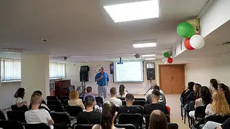 Събитието „Вейп – какво трябва да знаем?“ събра ученици и родители в Регионална библиотека „Христо Смирненски“ – Плевен