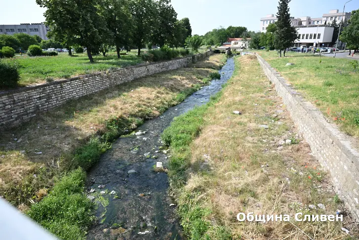 Поетапно почистват речните корита на територията на Сливенска община