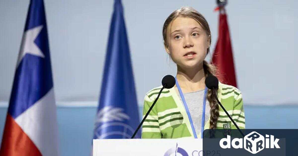 Шведската активистка Грета Тунберг и нейни поддръжници които се опитаха