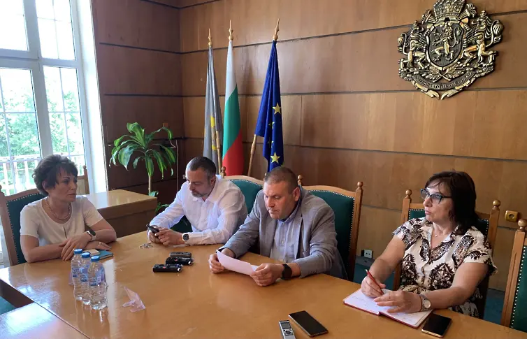 Плевен подписа шест нови споразумения с МРРБ за изпълнение на приоритетни общински проекти с държавни средства