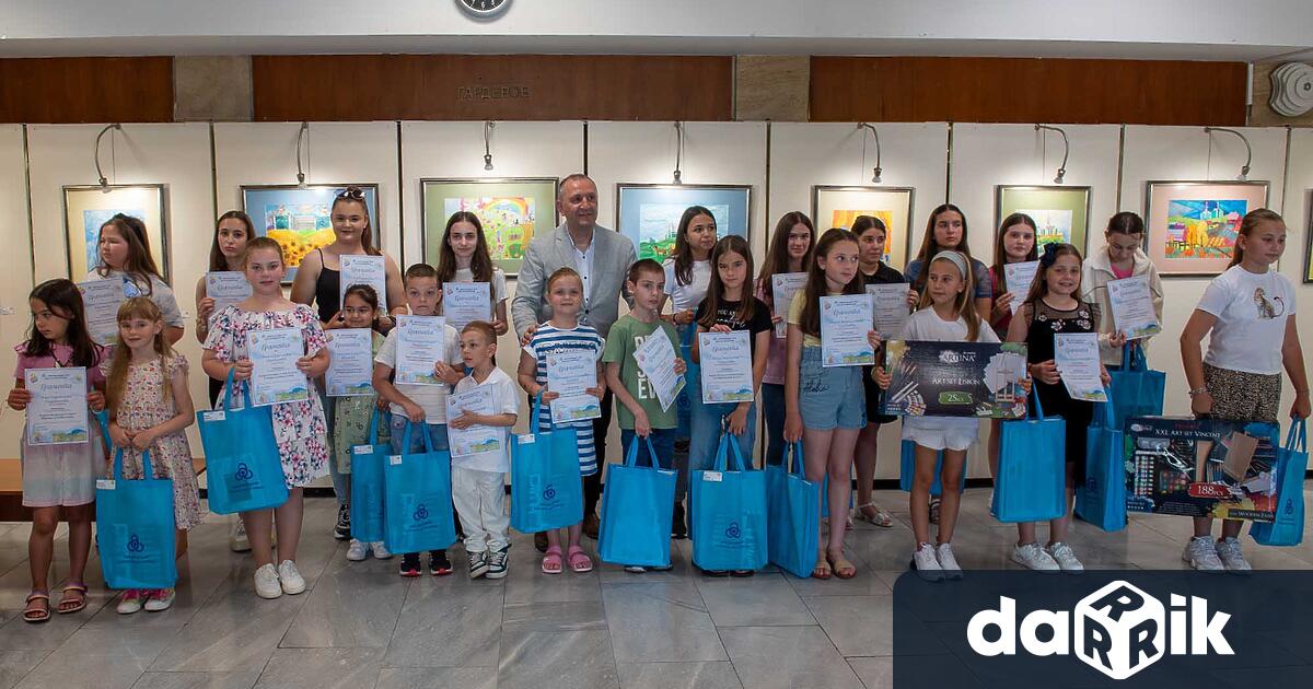 На 2 юни в Дома на енергетика бе открита художествена