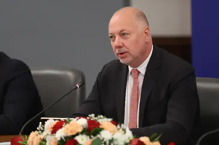 Премиерът даде „жълт картон“ на Митов, времето за стиковане в МВР „било свършило“