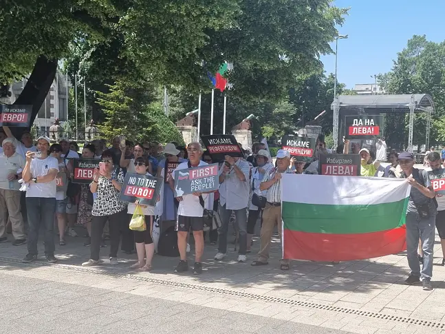 Протест срещу приемането на еврото се проведе и в Плевен