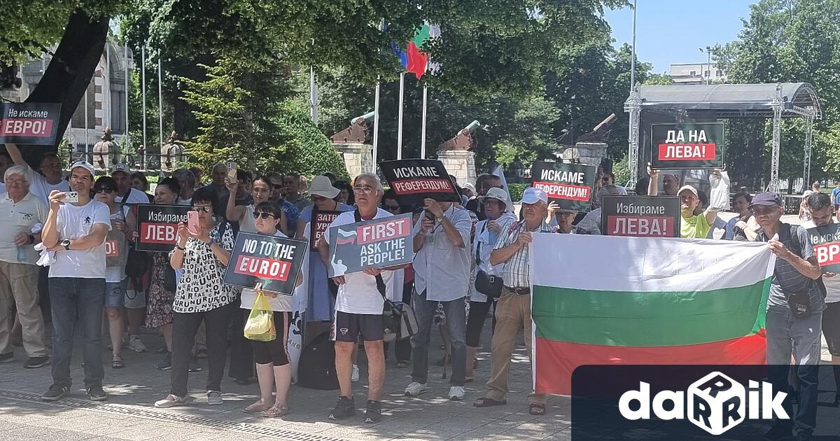 С лозунги като Искаме референдум Не на еврото Избираме лева
