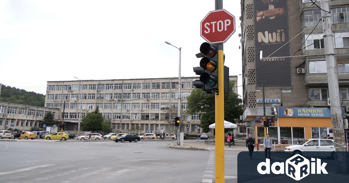 Светофарната уредба на кръстовището на бул Стефан Караджа с улиците