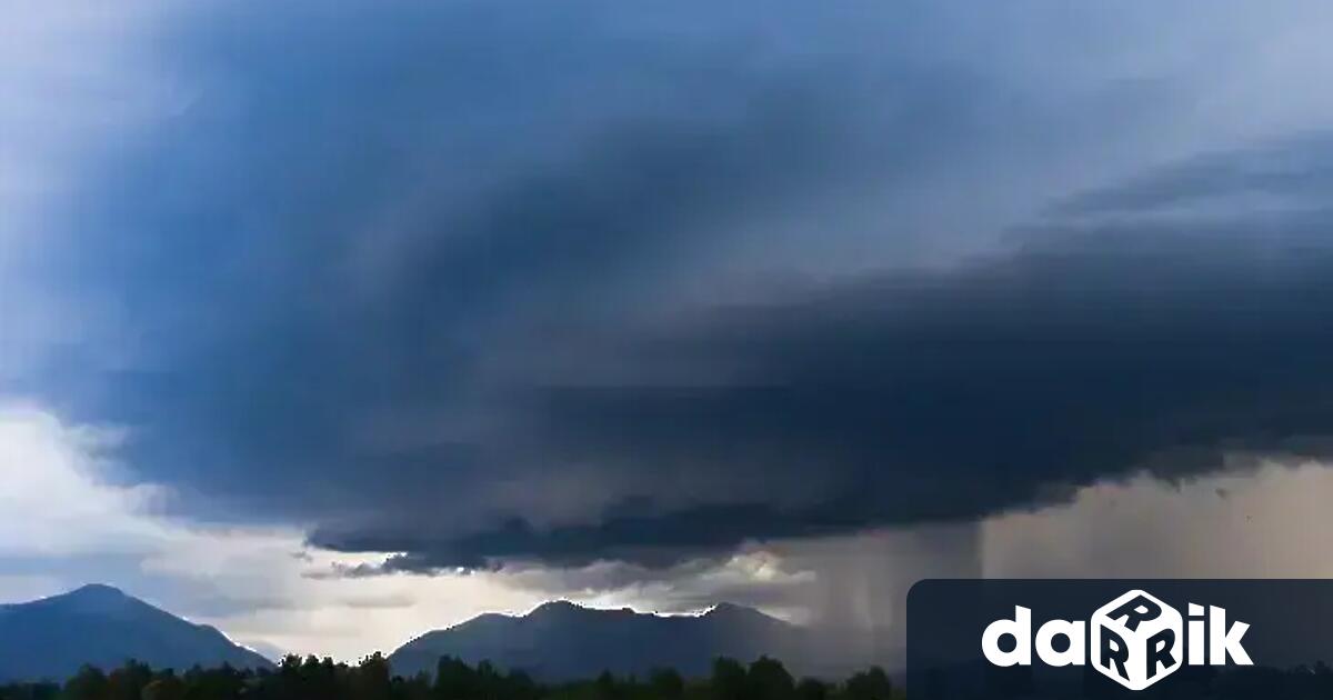 Токът в Елин Пелин е временно прекъснатзаради лошото време Кметът