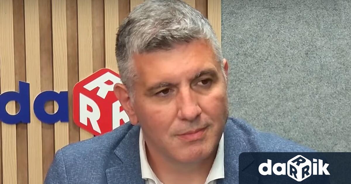 Депутатът от Продължаваме промяната Демократична България Андрей Цеков говори пред Иво