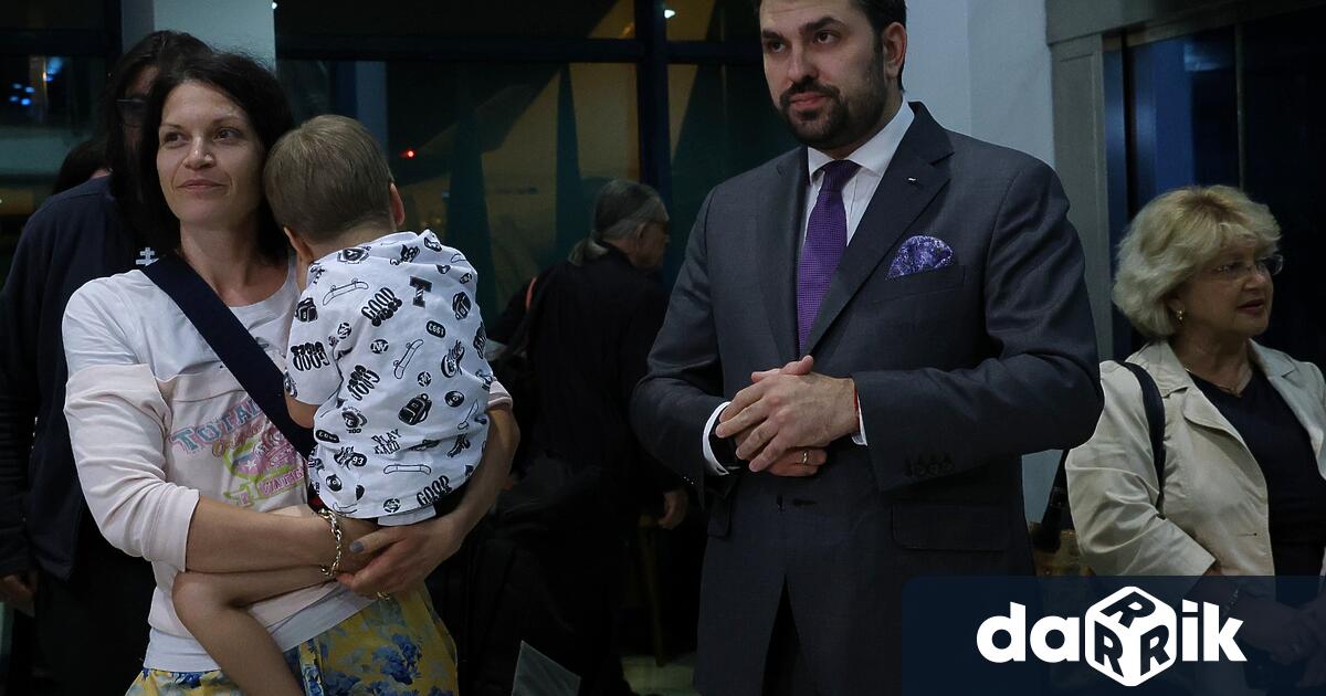 Около 02 30ч на летище Васил Левски в София пристигнаха 148