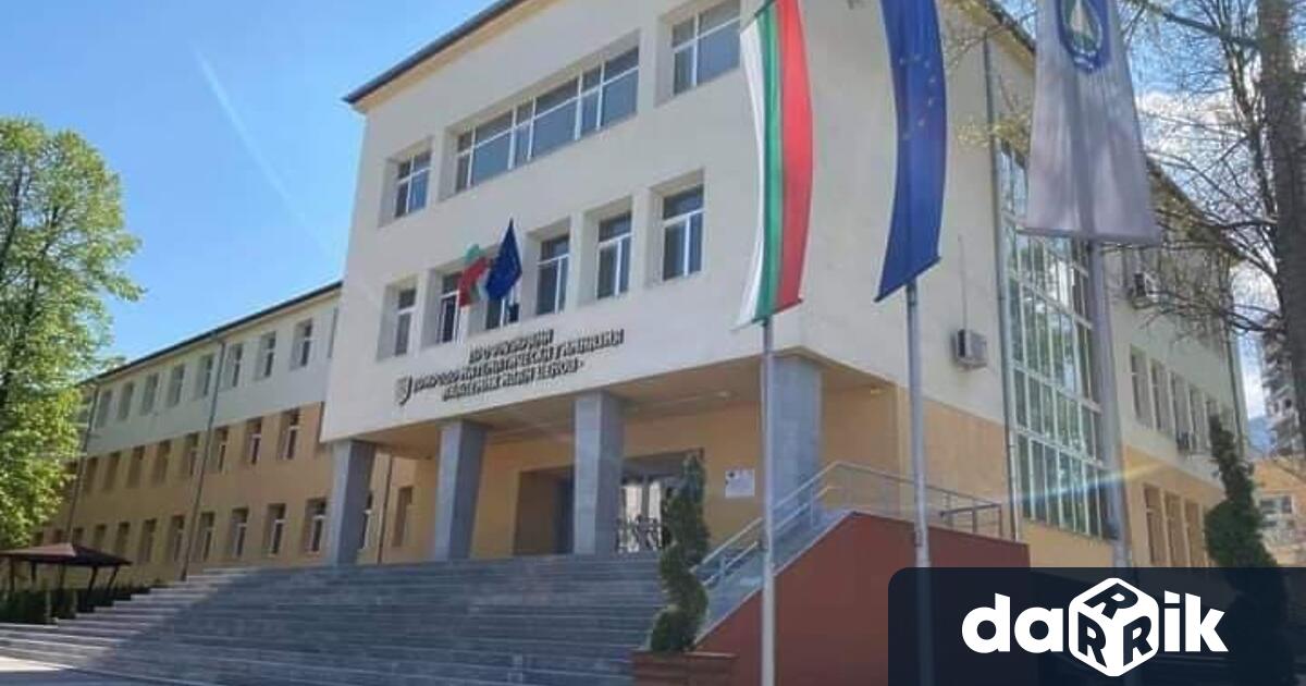 Традицията учениците от Профилираната природо математическа гимназия във Враца да се