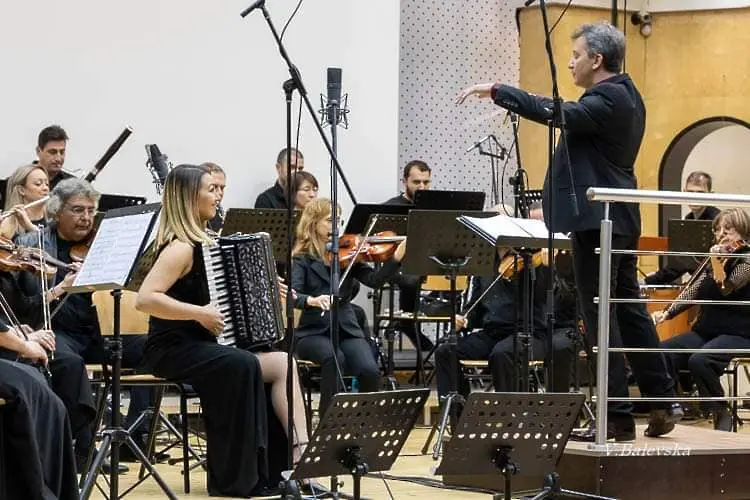 Плевенска филхармония и Светлин Русев представят световната премиера на Qurantinella от Минко Ламбов тази вечер