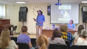 В РБ „Христо Смирненски“, поетът Петър Чухов представи стихосбирката си „В края на леглото“