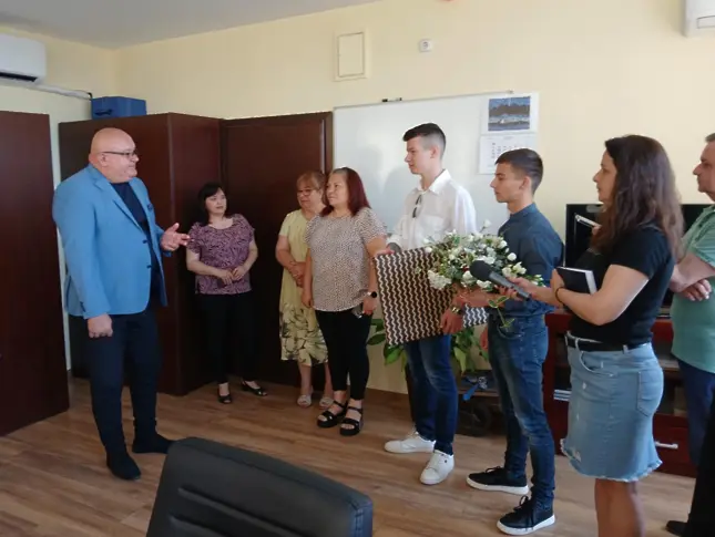 Кметът на Видин се срещна с абитуриенти от приемни семейства