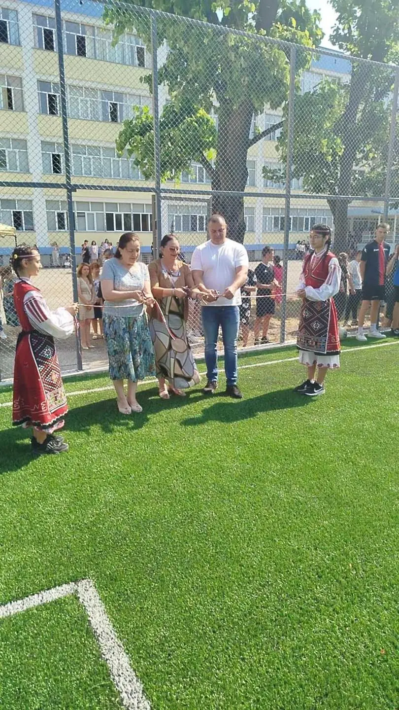 Откриха ново футболно игрище във врачанското училище “Димитраки Хаджитошин”